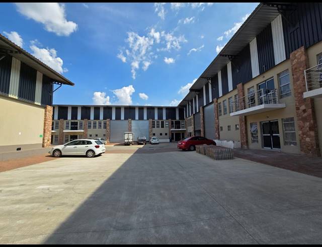350M² WAREHOUSE TO LET IN CLEVELAND